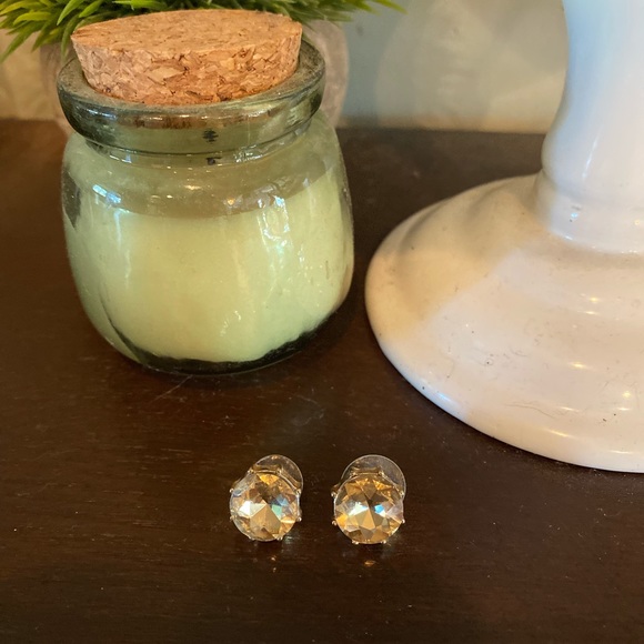 Statement studs - earrings - Picture 3 of 3